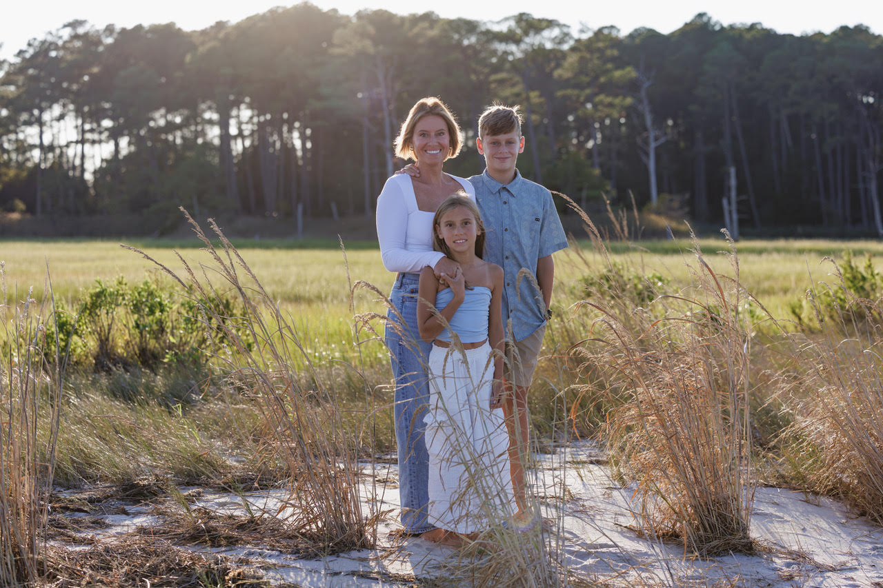 <center>Lindsey and Fam by the Beach</center>