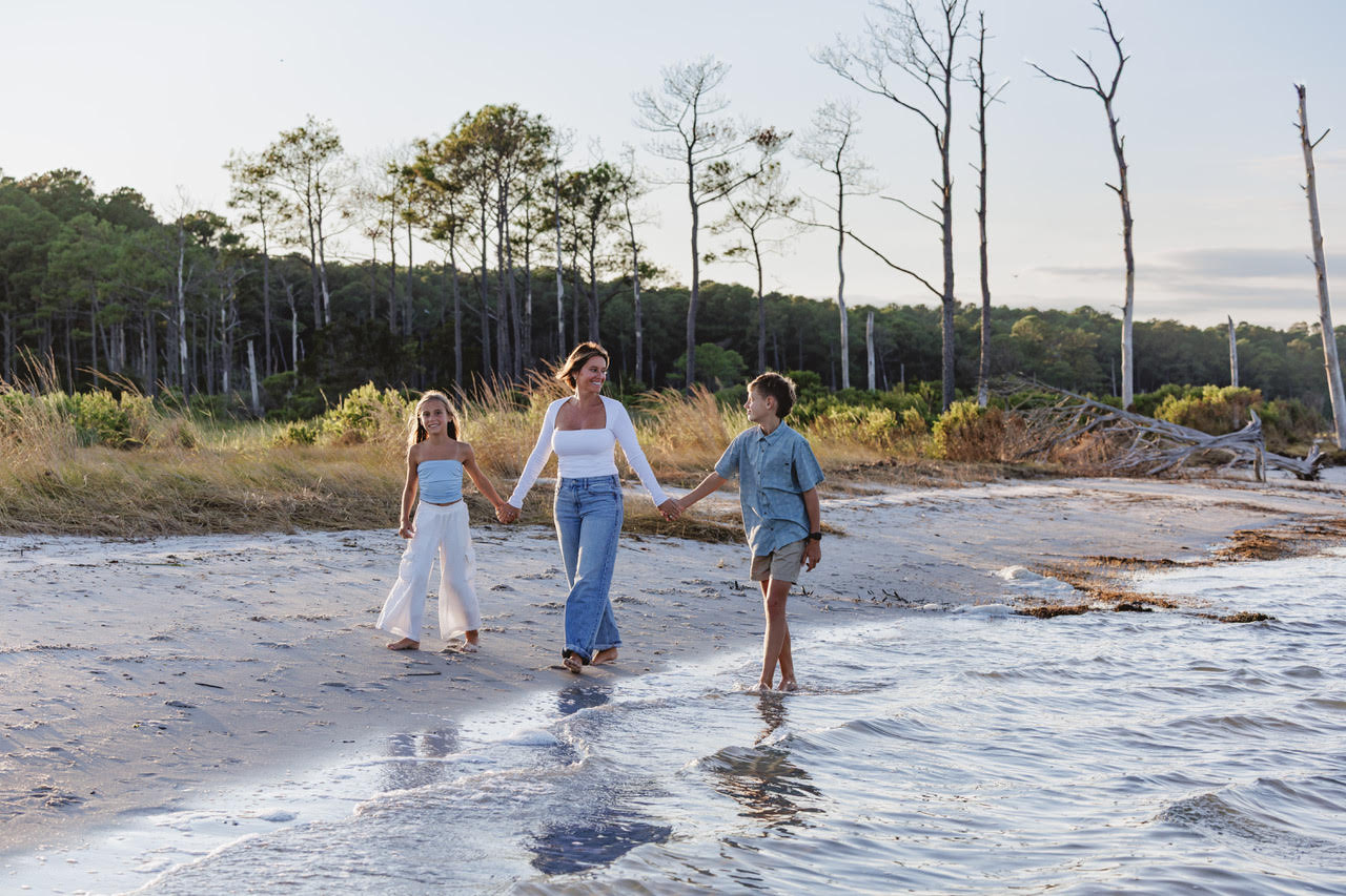 <center>Lindsey and Fam by the Beach</center>