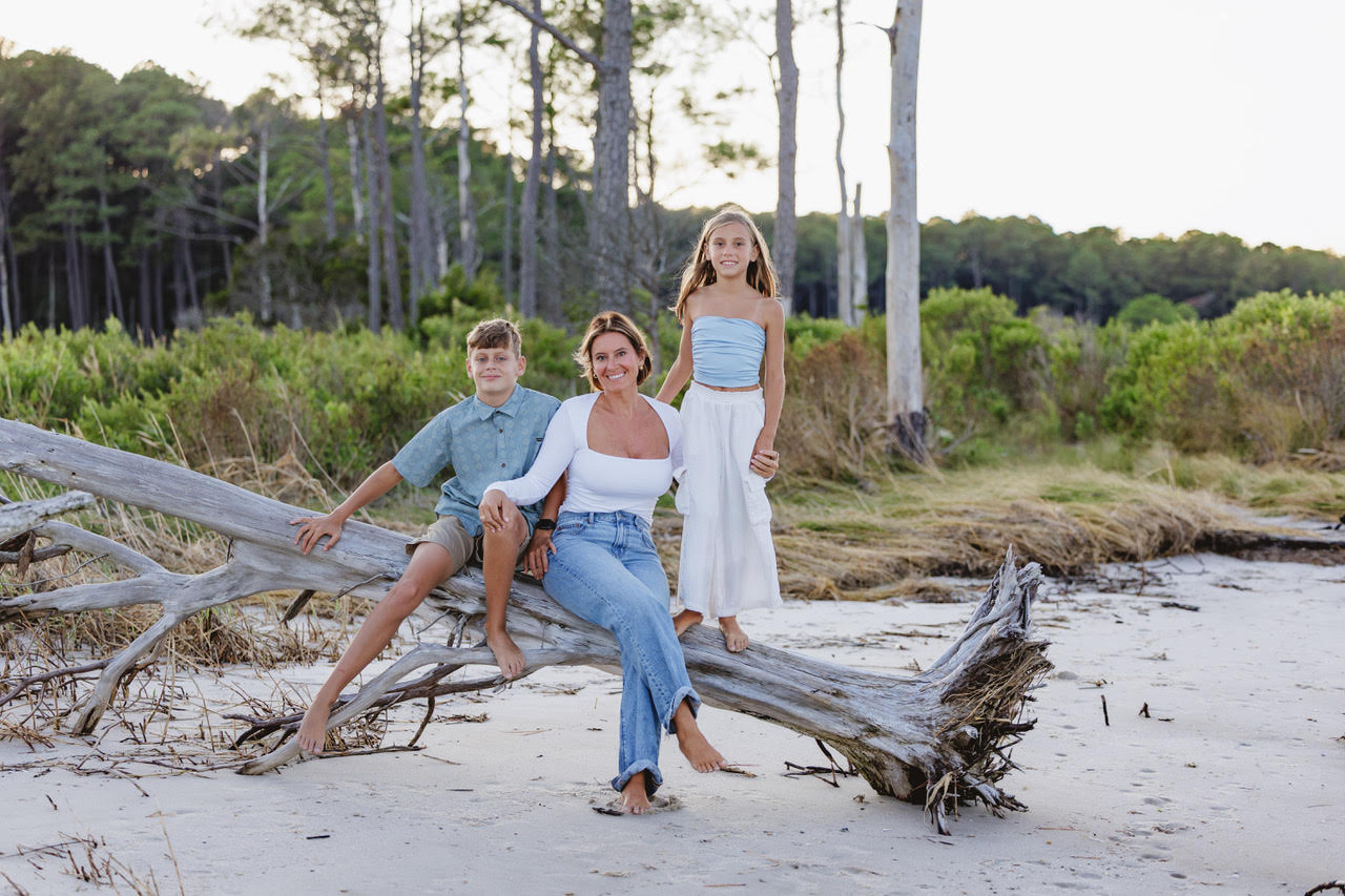 <center>Lindsey and Fam by the Beach</center>